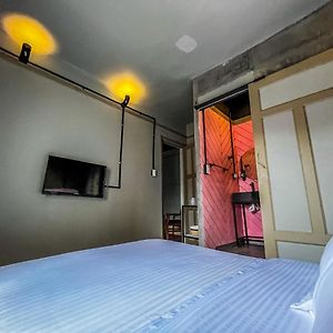 Budget King Room